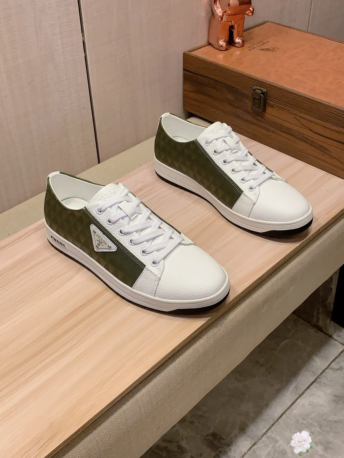Men's Men's Shoes💰420💰💰🎩🎩[Lightning][Lightning] "PRADA*" The latest and most popular casual shoes, top brand [seduce] luxury~purchase, top~quality. [Strong] The upper is made of imported breathable cowhide with material ➕ breathable sheepskin lining (•) and fine workmanship. The original stylish and stylish soft rubber wear-resistant and non-slip outsole is light and comfortable on the feet. The real thing looks better when photographed in real life. No. 143: Code: 38-44, 45 can be customized, 3️⃣ colors are available